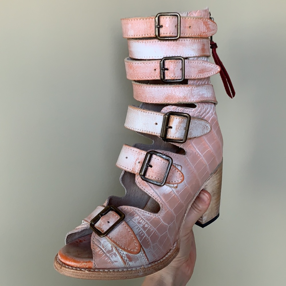 Freebird Bond Sandals- Blush- size 7